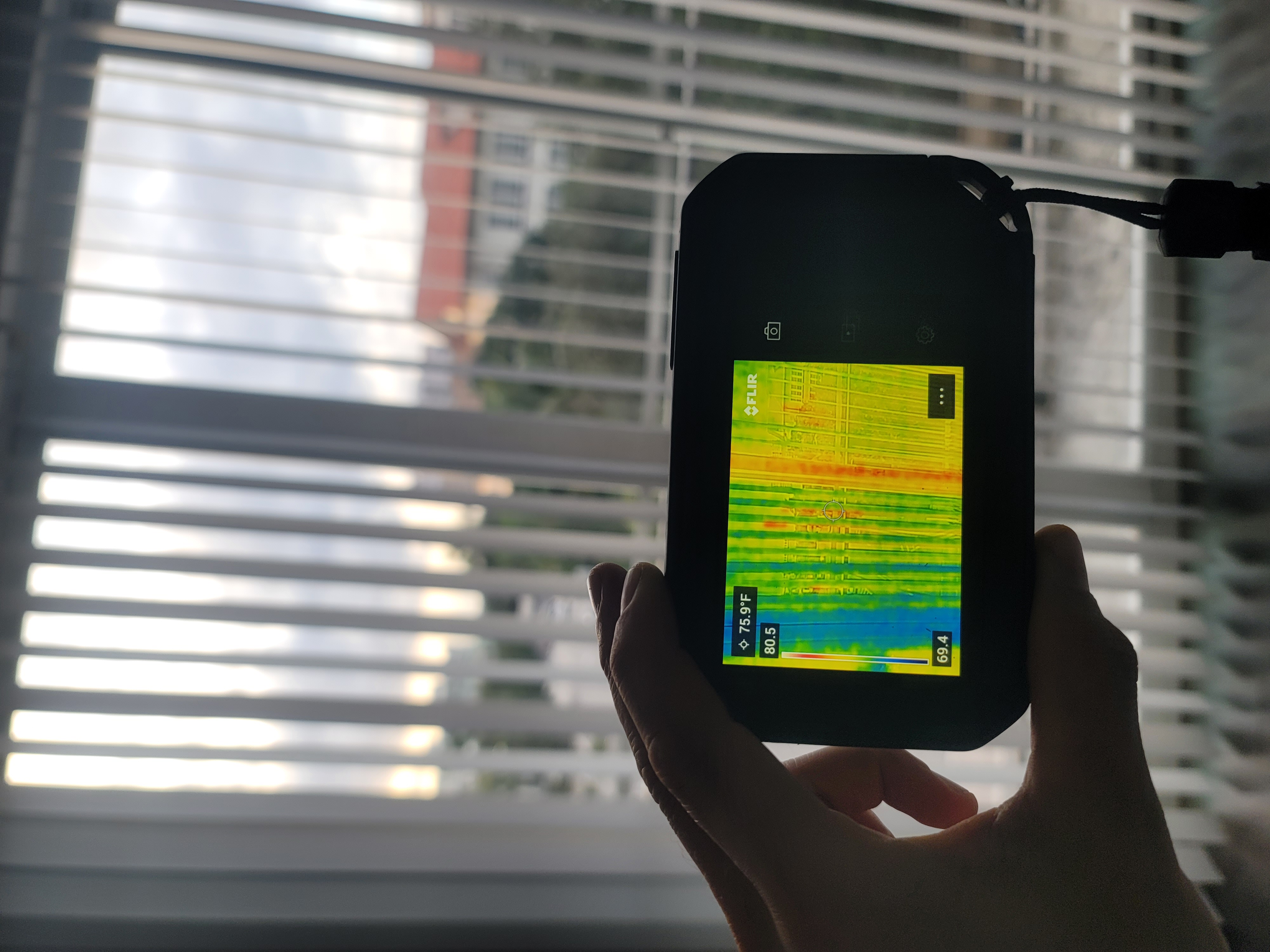 Using FLIR thermal imaging to detect moisture and prevent mold growth in Miami home